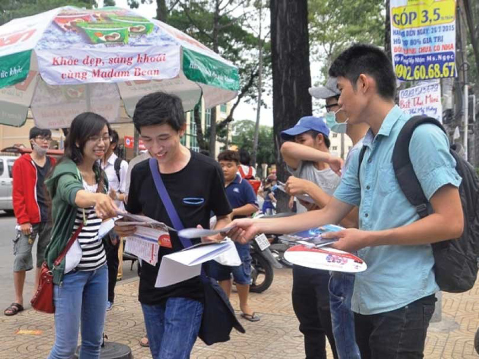 Phát tờ rơi tphcm